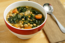 Sopa con verduras y garbanzos 