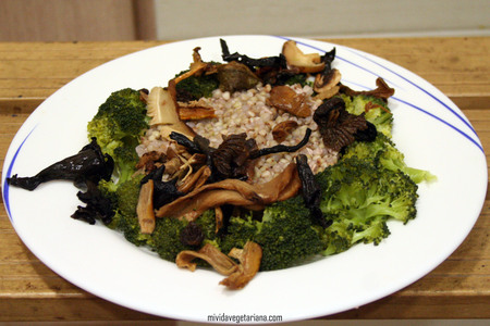 Trigo sarraceno con brócoli y setas