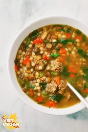 Sopa "minestra maritata" vegana 